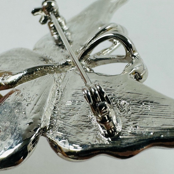 Fantasyard Butterfly Brooch Pendant Capri Blue Light Sapphire 2x2 Inches - Picture 4 of 6